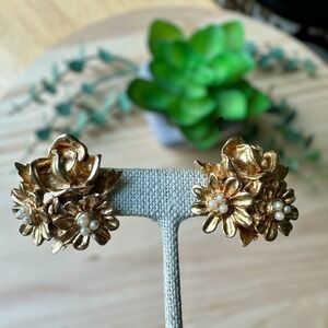 Vintage Maeve Carr New York Floral Statement Earrings 1.25" Faux Pearl Gold Tone